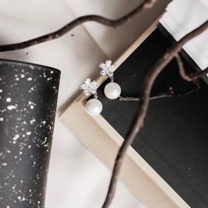 Floral pearl drop earrings